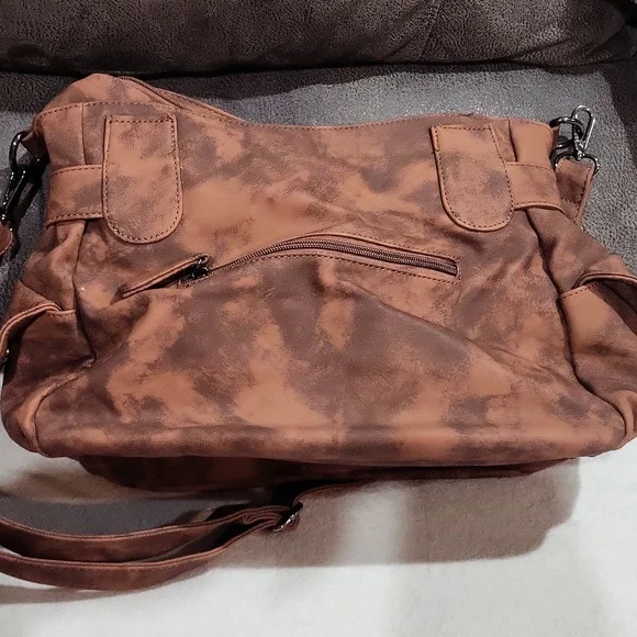 KL928 Crossbody Bag - Picture 8 of 16